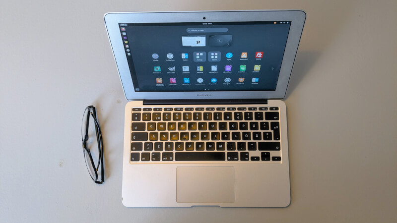 Macbook Air 2011 med Ubuntu 25.10